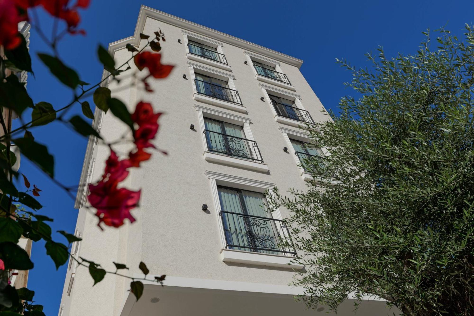 Hotel Central Vlorë Buitenkant foto