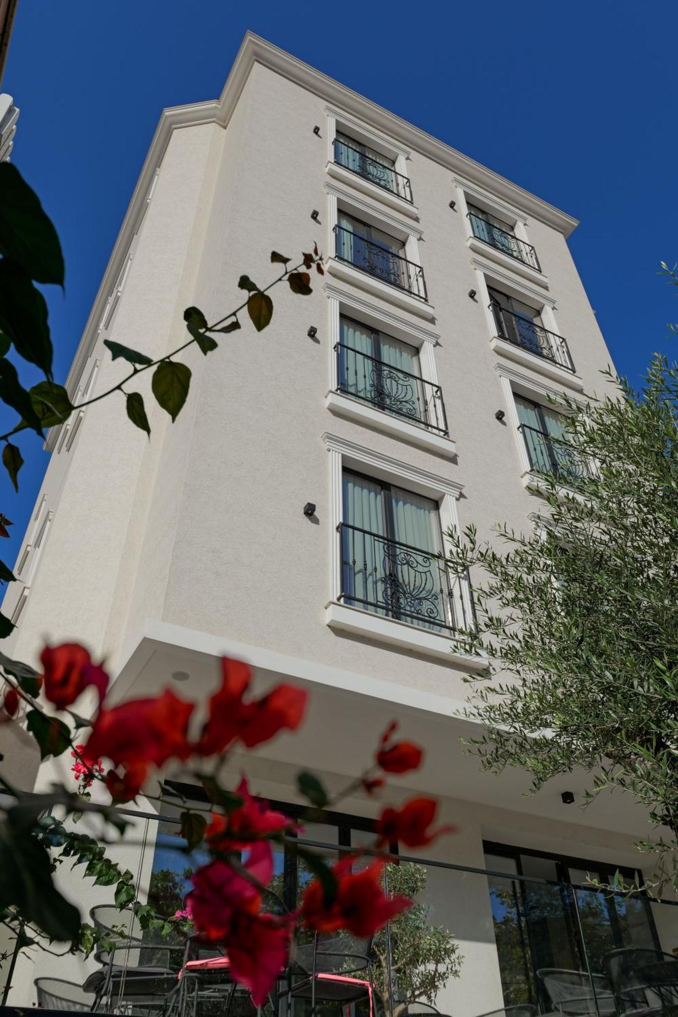 Hotel Central Vlorë Buitenkant foto