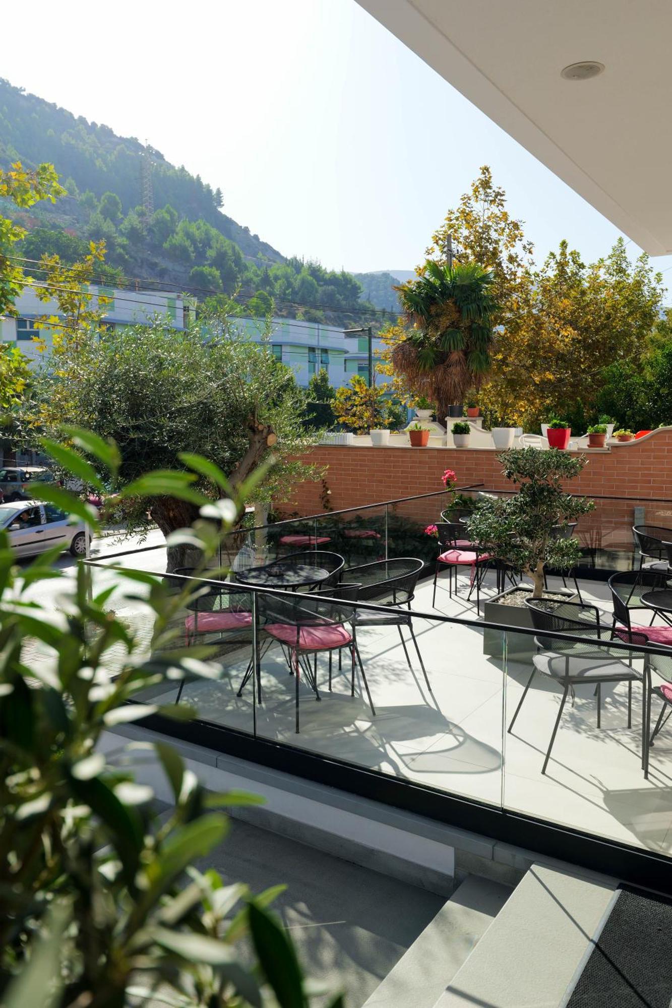 Hotel Central Vlorë Buitenkant foto